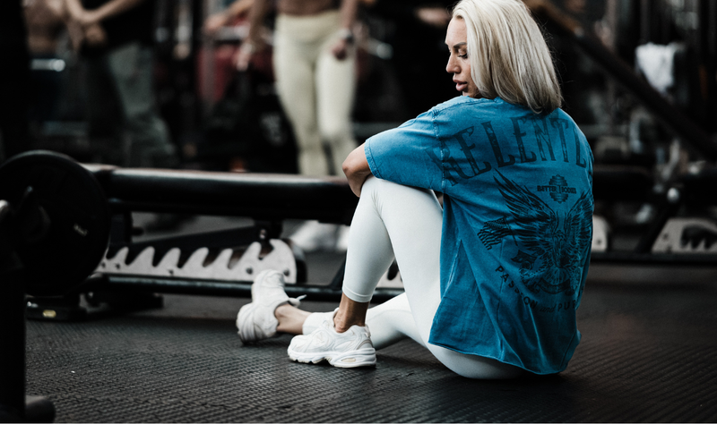 NAISTEN OVERSIZE T-PAITA TREENIIN