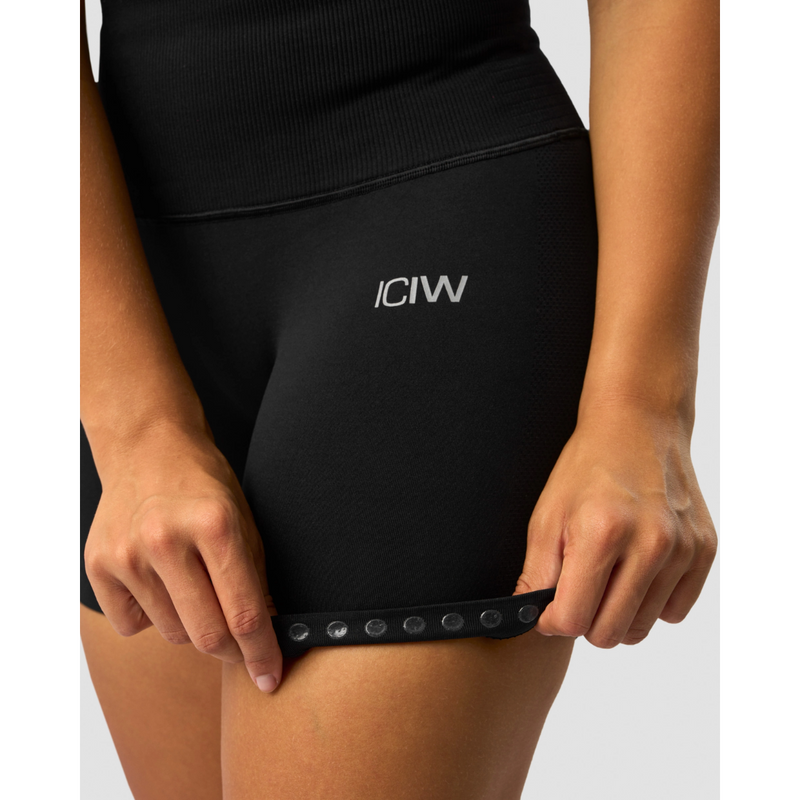 Define Seamless Pocket Shorts Wmn Black-Naisten shortsit-ICANIWILL-XS-Aminopörssi